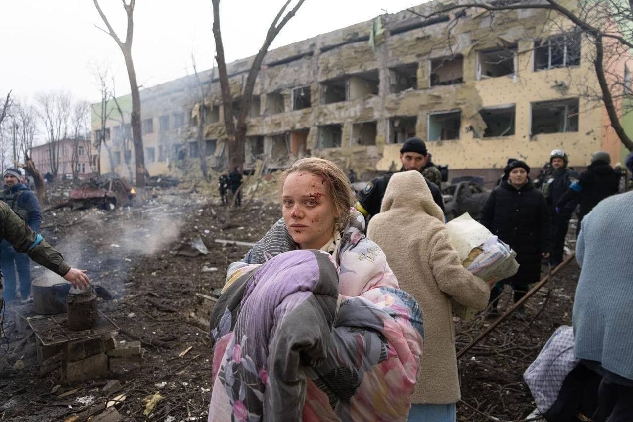 «Не было в роддоме «Азова» — автор знаменитой фотографии ответил на «разоблачение» МИДа РФ