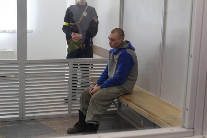 Киевский суд приговорил российского солдата Шишимарина к пожизненному заключению