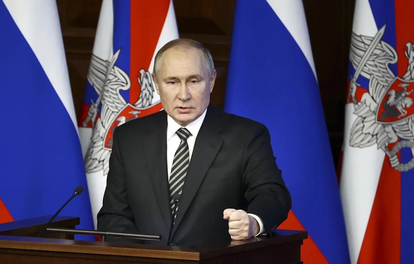 Для перемирия Путин требует передать ему всю Донецкую область, обещая остановить наступление в Запорожской и Херсонской — Bloomberg